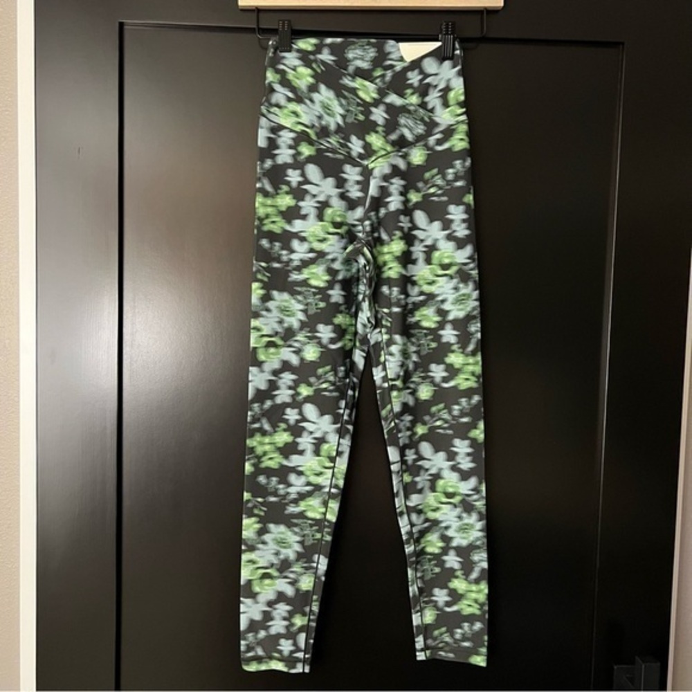 NWT Aerie Offline black and floral “blurred” crossover waist leggings size M